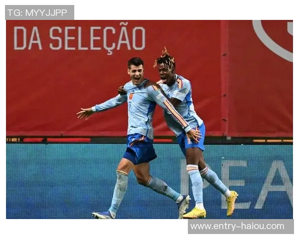 莫拉塔主动犯规染黄示意换人两次错失良机引发争议