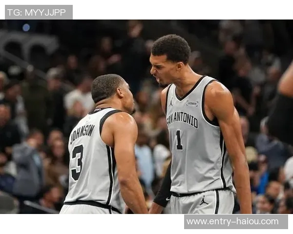 卡斯尔谈三后卫阵容福克斯哈珀球商高助球队发展 卡斯尔谈三后卫阵容福克斯哈珀球商高助球队发展