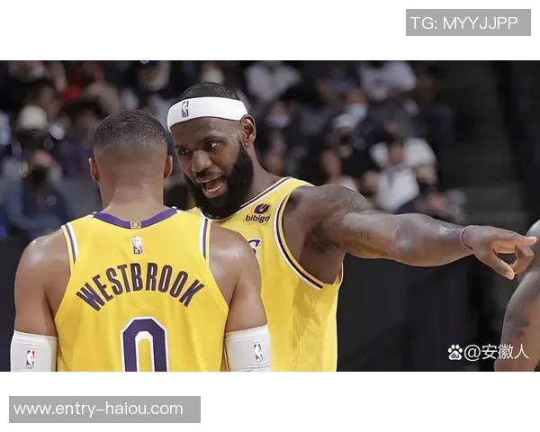 浓眉半场状态低迷未得分仅靠6篮板2助攻支撑球队表现